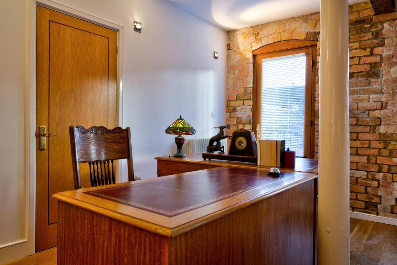 סטמפורד Stylish Town Centre Stay - 2-Bed Luxury Suite With Wifi מראה חיצוני תמונה